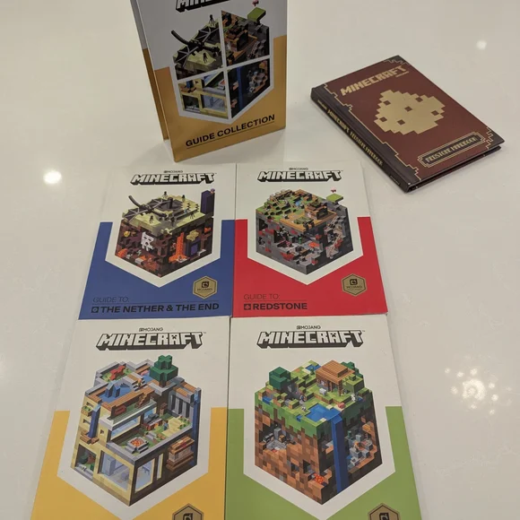 Minecraft Guide Collection with Bee Figures - Multicolor - Picture 2 of 12